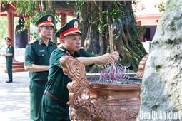 Thượng tướng Lê Quang Minh dâng hương tại Khu di tích lịch sử Quốc gia 27-7